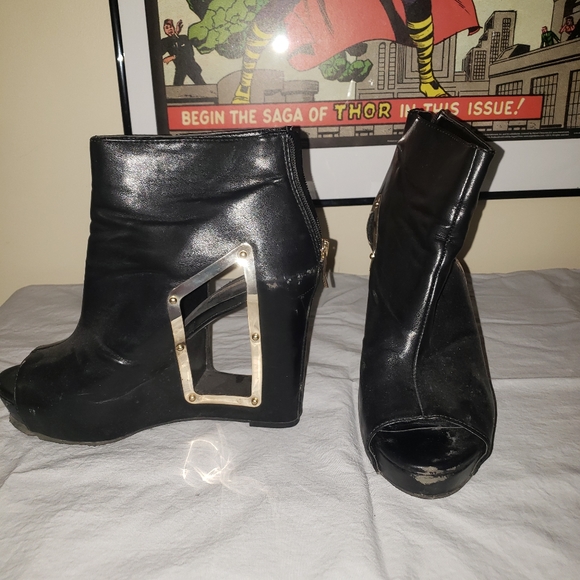 BCBGeneration size 10 high heels